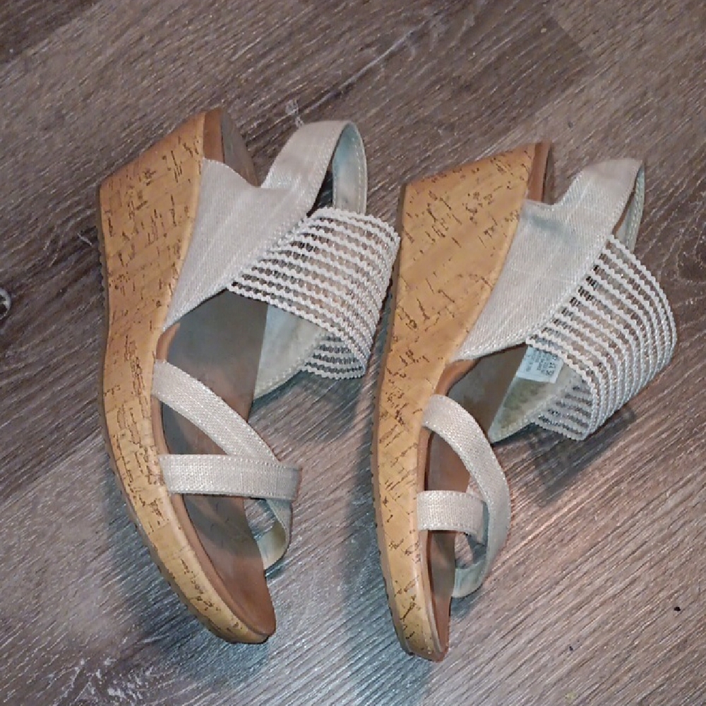 Skechers Beige Strappy Cork Sandals - Picture 10 of 11
